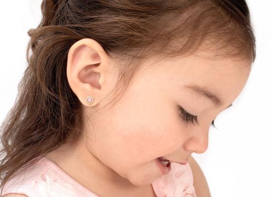 925 স্টার্লিং সিলভার হার্ট আকৃতির গোলাপী ও সাদা সিজেড স্টাড কানের দুল শিশুদের সূক্ষ্ম গয়না জন্য পাভ সেটিং সঙ্গে