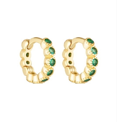 18K গোল্ড প্ল্যাটেড বেবি স্মারাল্ড CZ Huggie Earrings For Girls দৈনন্দিন গয়না
