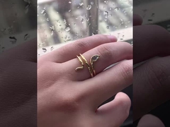 খাঁটি ৯২৫ স্টার্লিং সিলভার থেকে তৈরি এই নকশাটি ব্যতিক্রমী উজ্জ্বলতা এবং ত্বকের জন্য বন্ধুত্বপূর্ণ